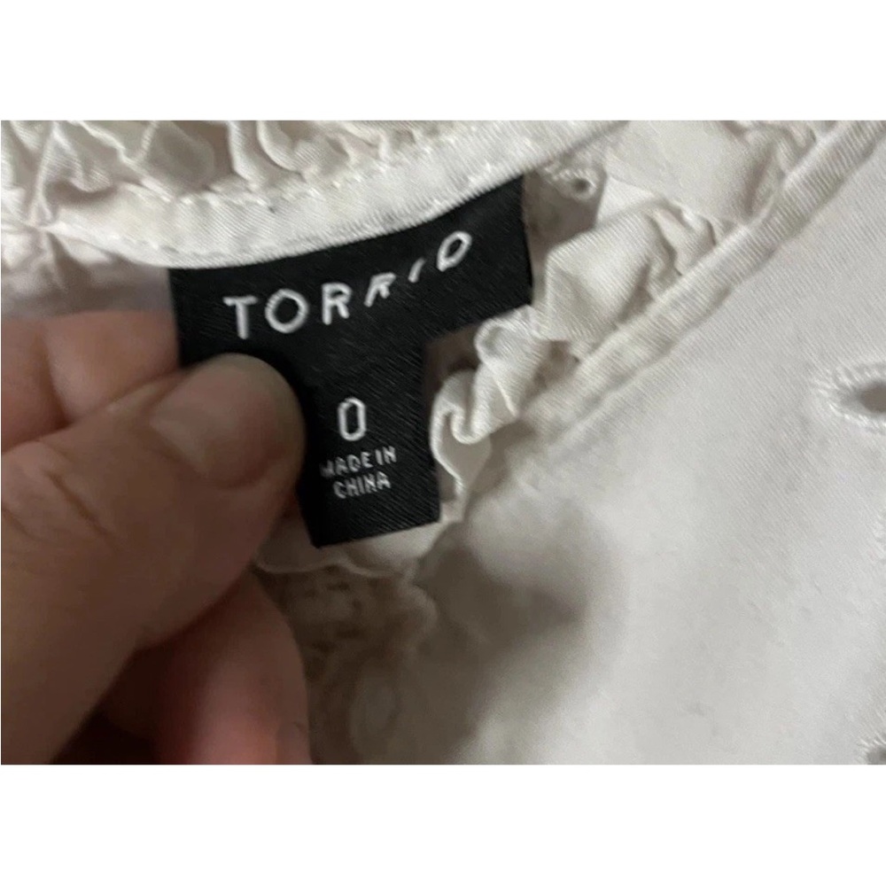 Torrid Women’s White Eyelet Flutter Sleeve Size 0X EUC Boho Cottagecore Fairy - Picture 4 of 6